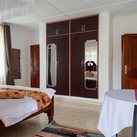 Riverside Resort Hotel Kabale Екстер'єр фото