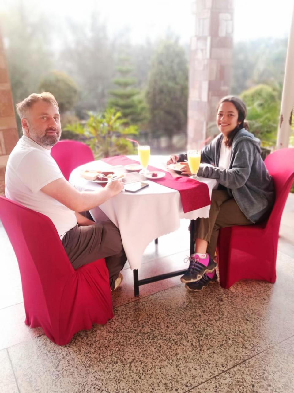 Riverside Resort Hotel Kabale Екстер'єр фото