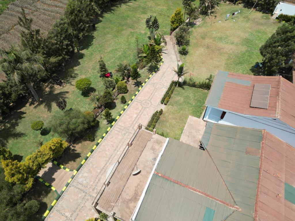Riverside Resort Hotel Kabale Екстер'єр фото
