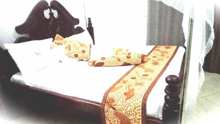 Riverside Resort Hotel Kabale Екстер'єр фото