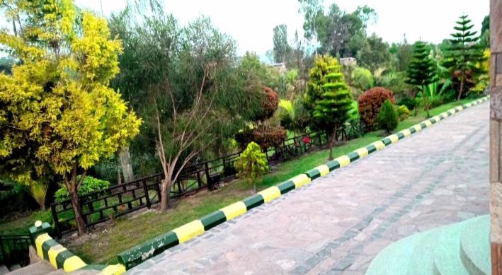 Riverside Resort Hotel Kabale Екстер'єр фото