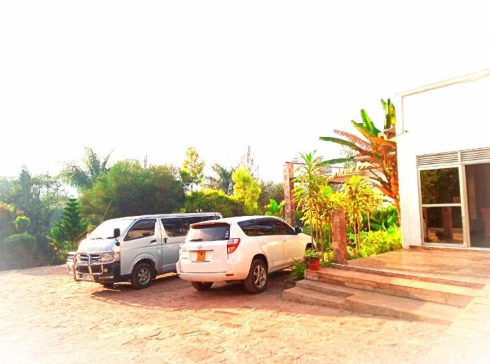 Riverside Resort Hotel Kabale Екстер'єр фото