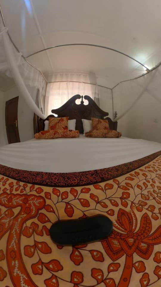 Riverside Resort Hotel Kabale Екстер'єр фото