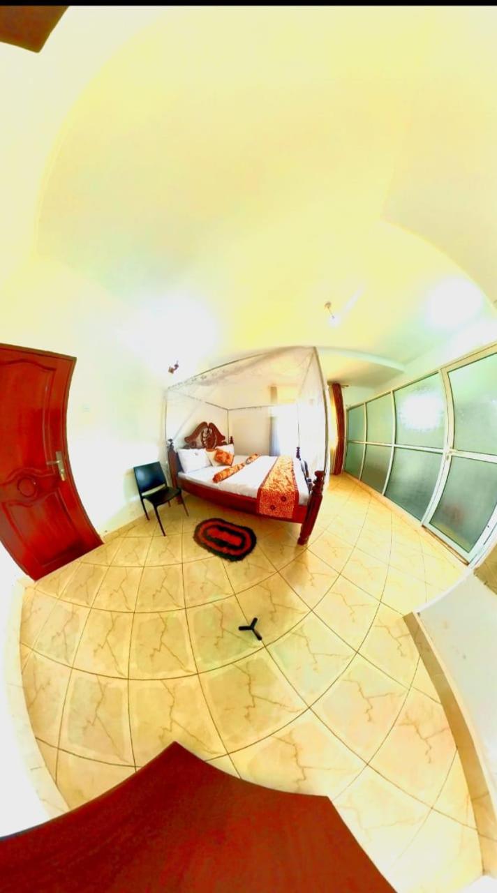 Riverside Resort Hotel Kabale Екстер'єр фото