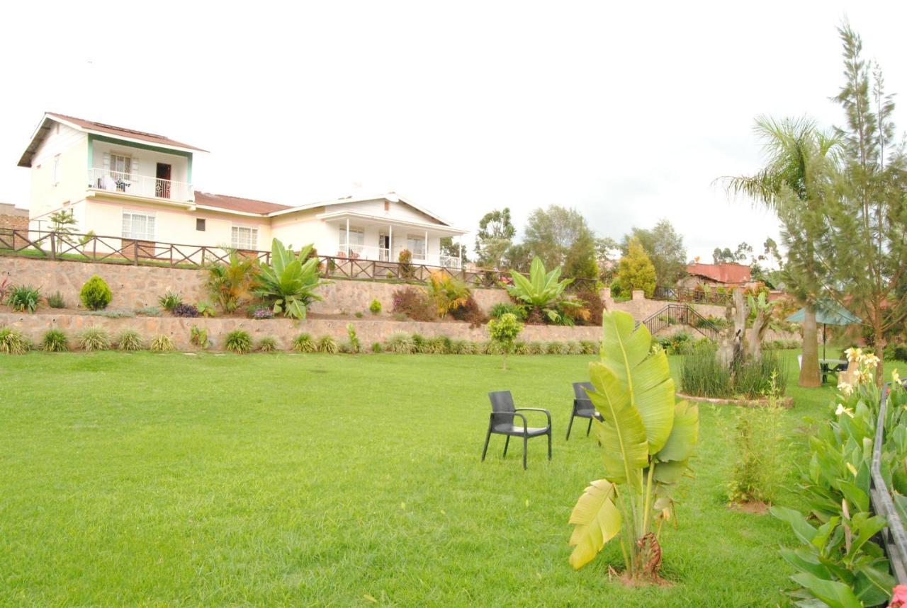 Riverside Resort Hotel Kabale Екстер'єр фото