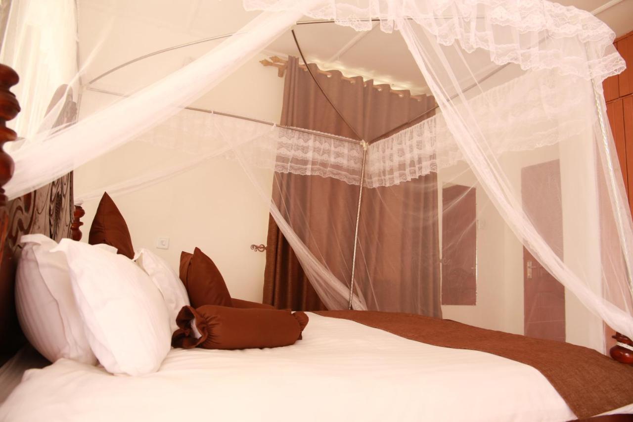 Riverside Resort Hotel Kabale Екстер'єр фото