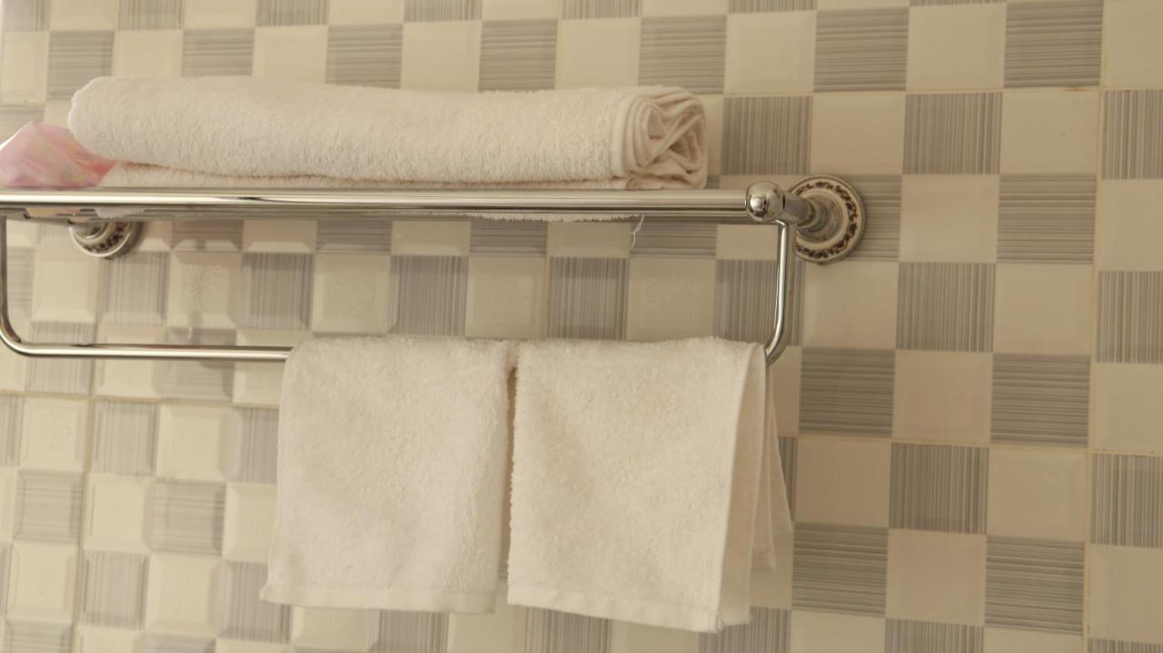 Riverside Resort Hotel Kabale Екстер'єр фото