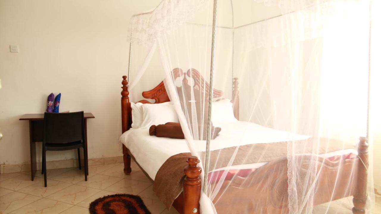 Riverside Resort Hotel Kabale Екстер'єр фото