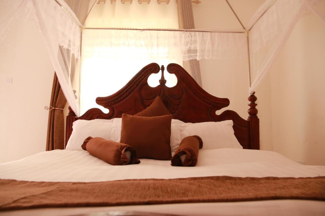 Riverside Resort Hotel Kabale Екстер'єр фото