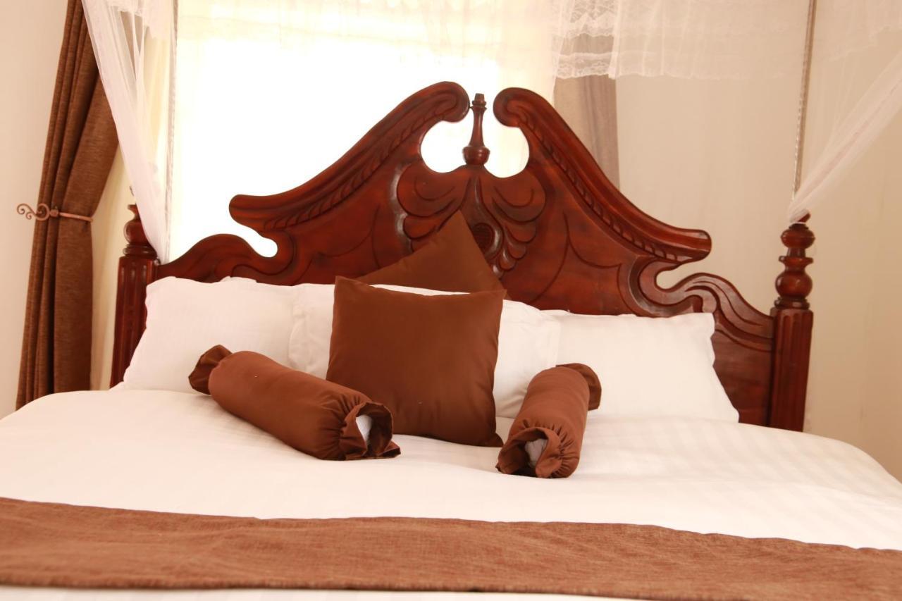 Riverside Resort Hotel Kabale Екстер'єр фото