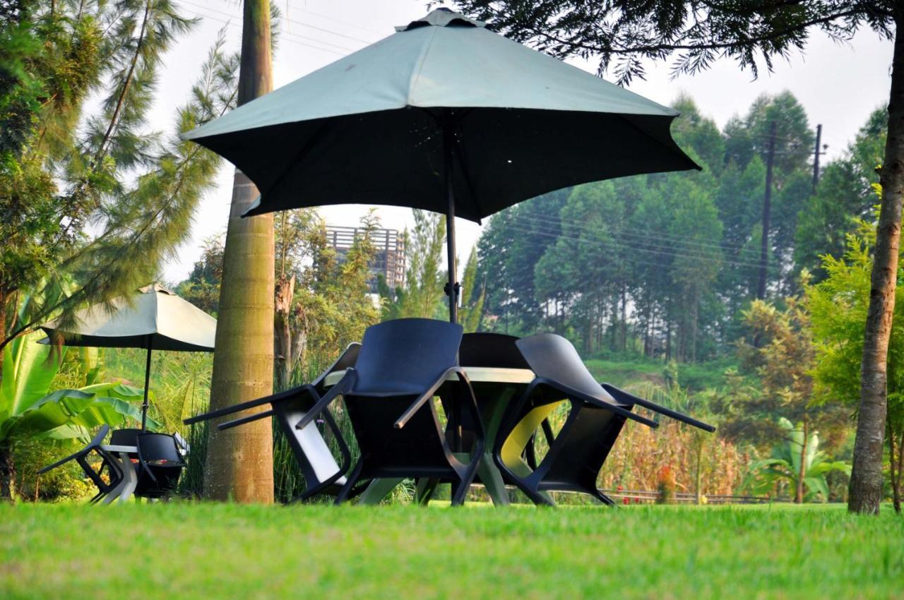 Riverside Resort Hotel Kabale Екстер'єр фото